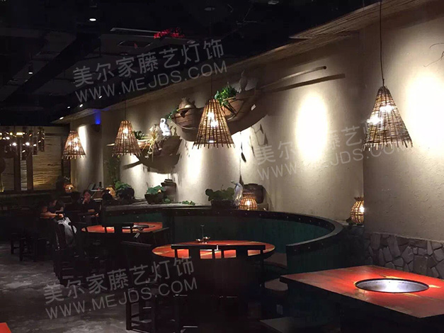 胡大飯店使用美爾家藤藝吊燈圖
